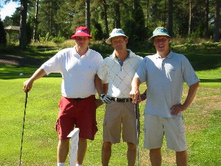 S�ta gossar i hatt. Klicka f�r att f�rstora!