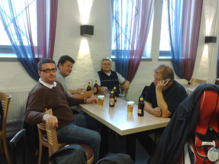 I dessa sm� stugor �vernattade vi p� Gr�nh�gens golfbana. Klicka f�r att f�rstora!