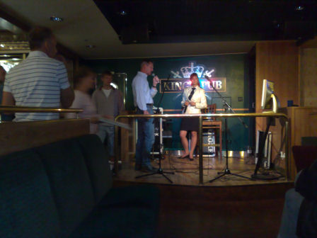 Uffe & Micke jobbar bort vattenskr�cken p� Gr�nh�gens range.. Klicka f�r att f�rstora!