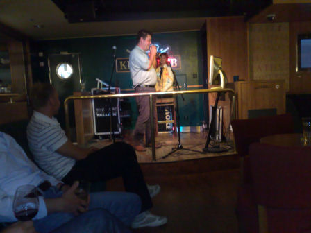 Koncentrationen �r total. Ska den g� i? Klicka f�r att f�rstora!