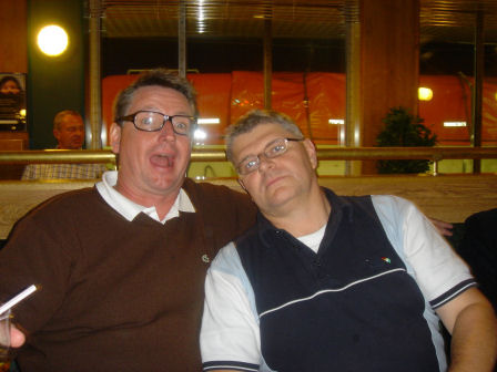 K�cka gossar p� Gr�nh�gens 2a tee. Klicka f�r att f�rstora!