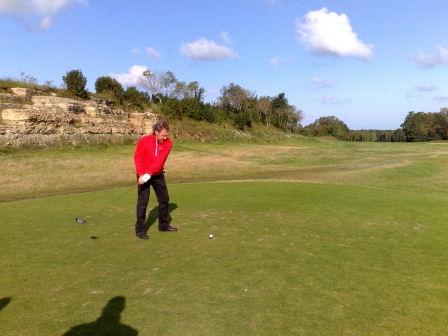 K�cka gossar p� Gr�nh�gens 2a tee. Klicka f�r att f�rstora!