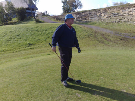 K�cka gossar p� Gr�nh�gens 2a tee. Klicka f�r att f�rstora!