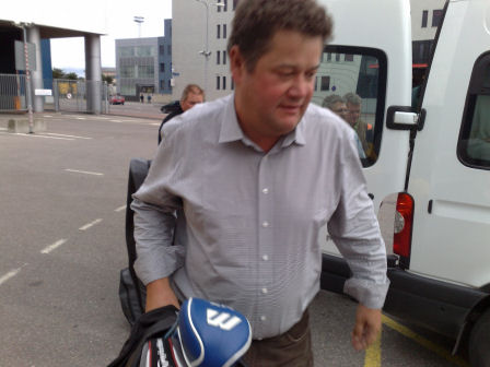 K�cka gossar p� Gr�nh�gens 2a tee. Klicka f�r att f�rstora!