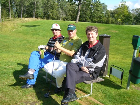 H�r sitter vi i solen och har det allm�nt gott. Klicka f�r att f�rstora!